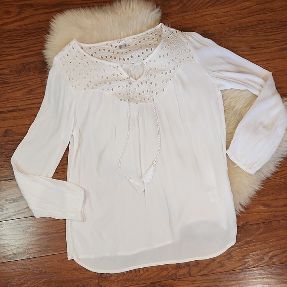 VENUS Tops - Venus White Boho Beach Eyelet Longsleeve Blouse